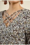 Top texturé col croisé avec lacets