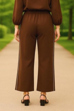 Pantalon fluide avec bandes blanches