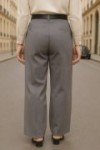 Pantalon large et fluide taille haute